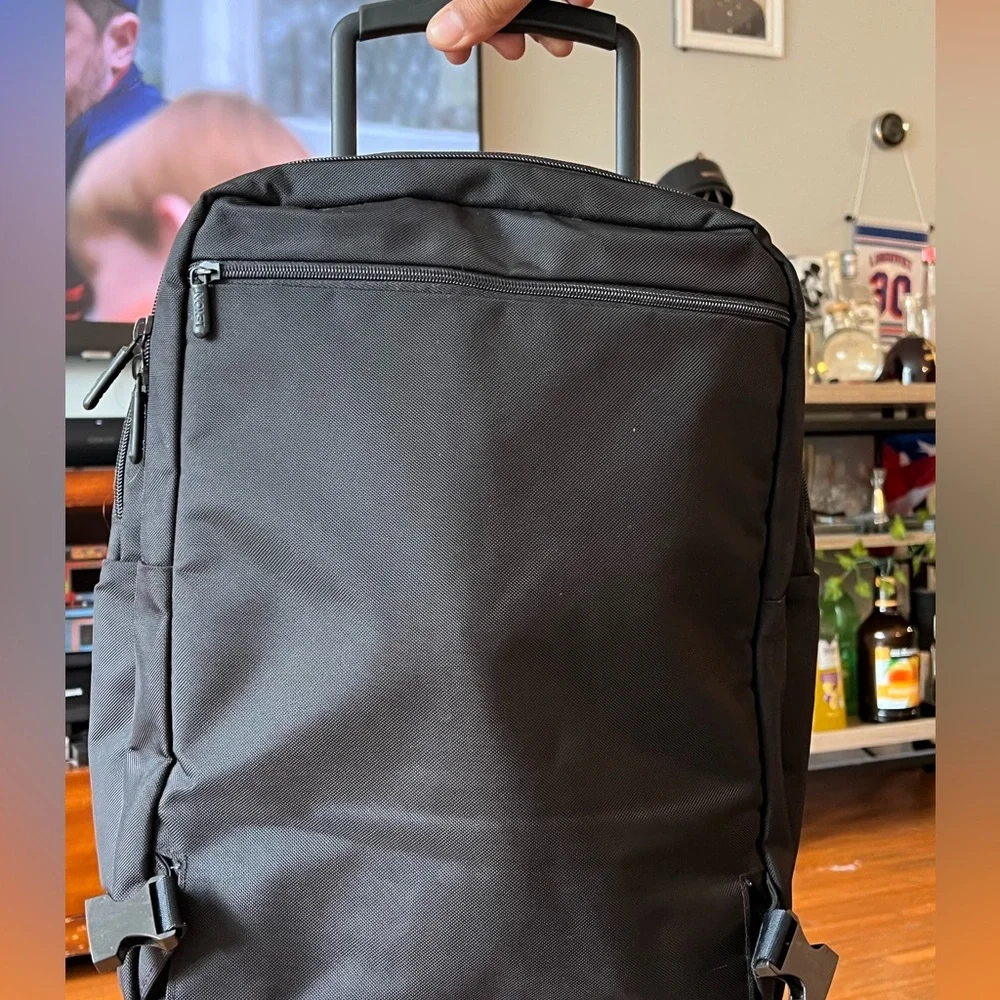 backpack - Picture 2 of 9